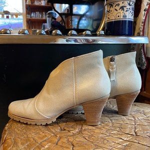 Soft Walk ankle boots